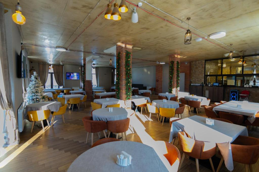 Hotel z restauracją, bilardem i wypożyczalnią nart, zdjęcie 9