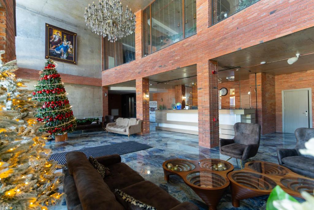 Hotel z restauracją, bilardem i wypożyczalnią nart, zdjęcie 4